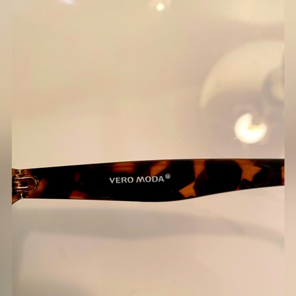 Vero Moda Round Woman’s Sunglasses - Picture 3 of 3